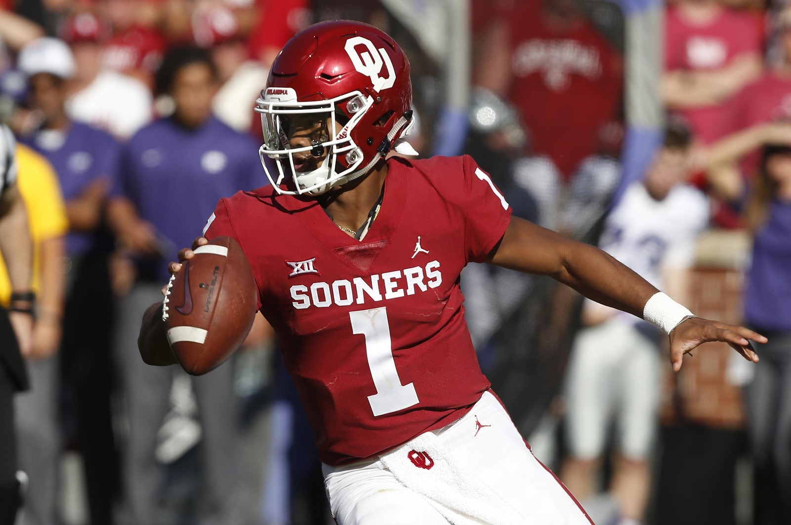 Kyler Murray's Play-Calling Crates Trouble for Arizona