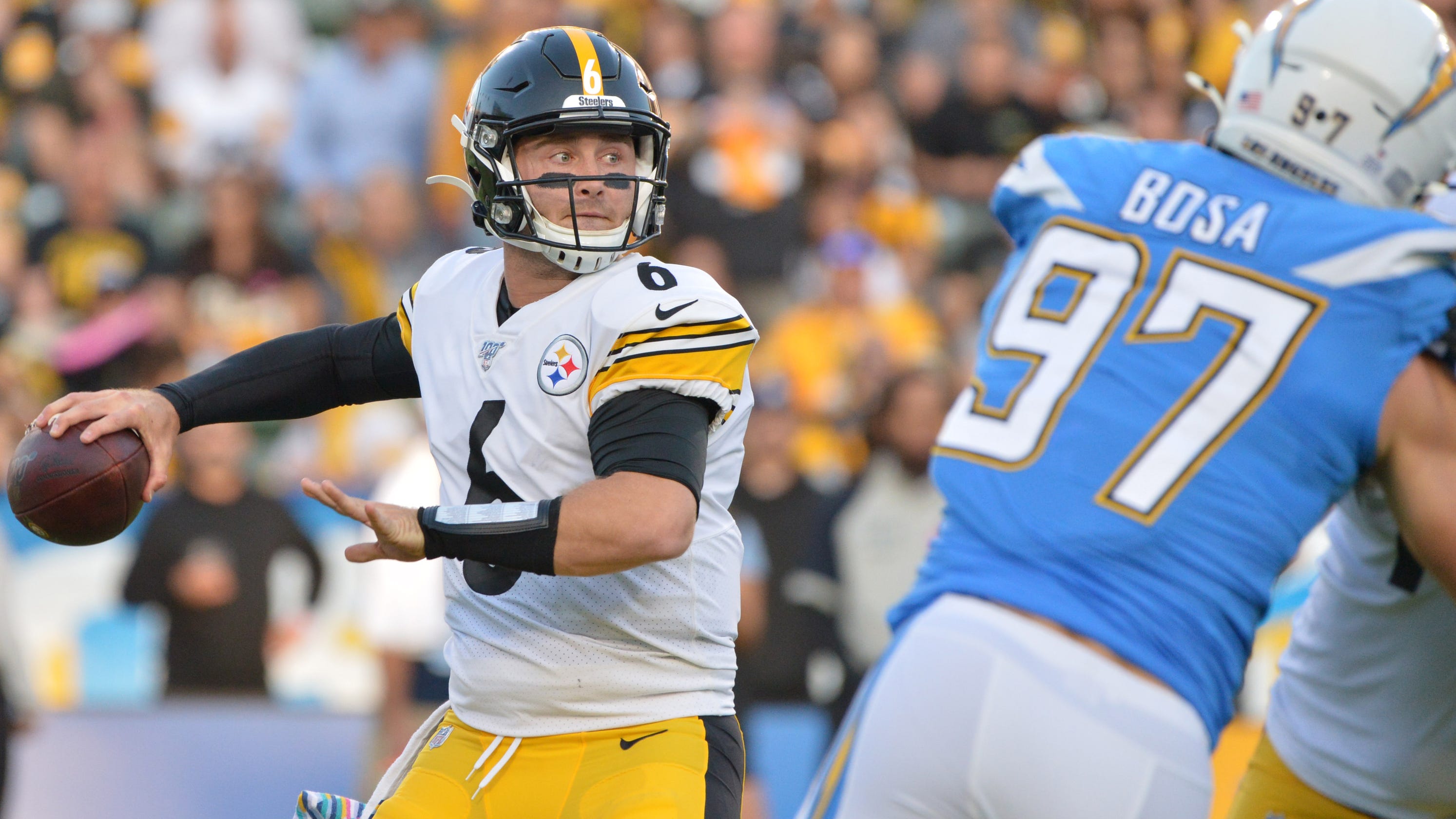 Hodges records his first win as a starter, Steelers beat Chargers in LA, 24-17