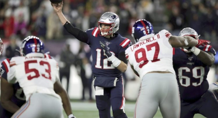 Tom Brady Runs two TDs, New England Patriots Defeat New York Giants, 35-14