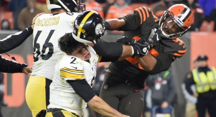 Browns Defeat Steelers, game ends with a fight, 21-7