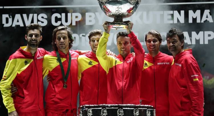 Spain beats Canada in the Davis Cup finals, 2-0