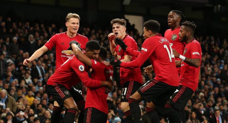 Manchester United shocks Manchester City at Etihad, 2-1