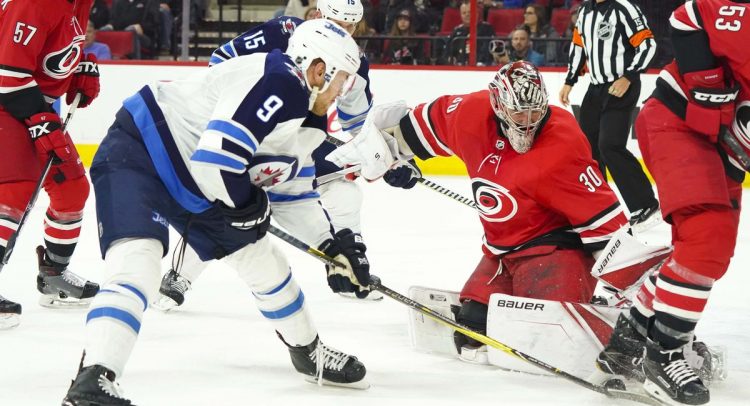 Winnipeg Jets lose another road game, this time against the Hurricanes, 4-1