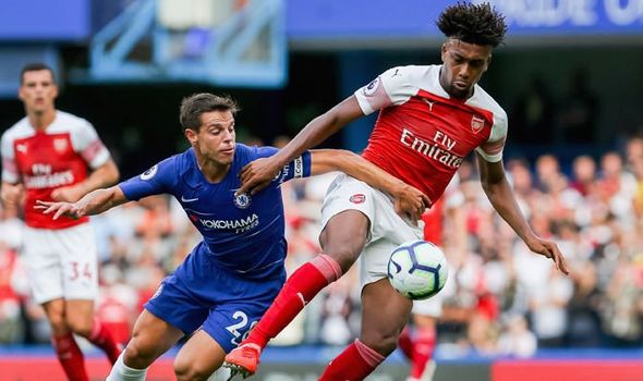 Ten-man Arsenal rallies to get one point against Chelsea, 2-2