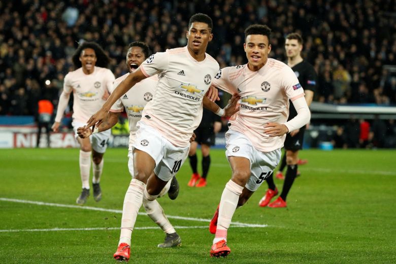 image of Marcus Rashford and other players celebrating after scoring