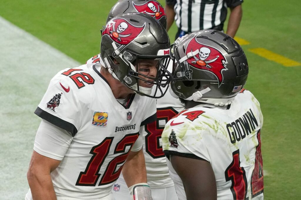 image of tampa bay buccaneers players celebrating a score on field