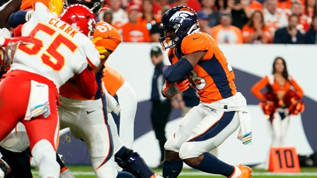 CHIEFS KINGDOM: Chiefs rally to beat Denver Broncos 22-16 to clinch playoff  berth